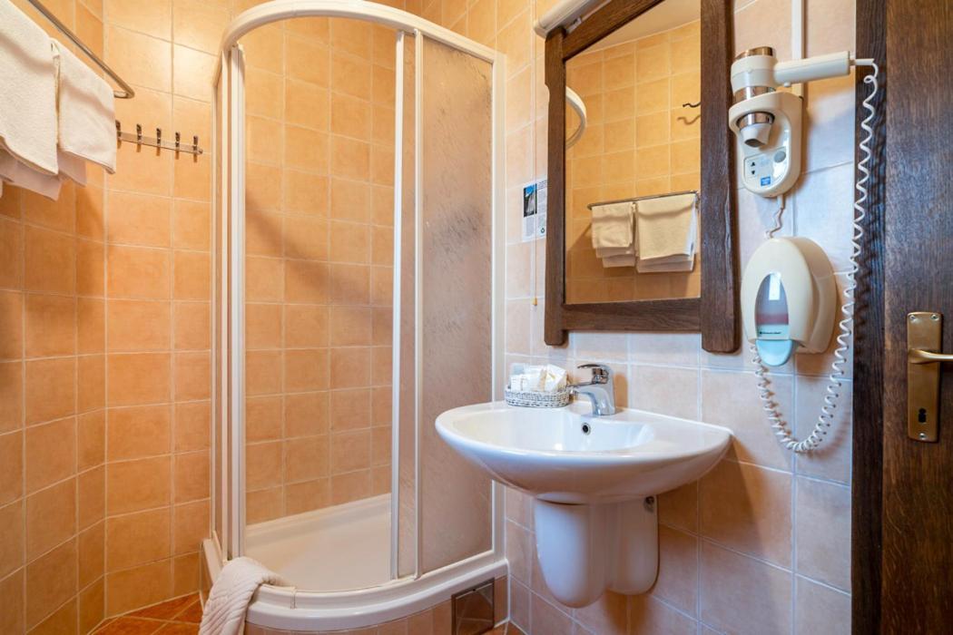 Stupnicki Dvori Winery Hotel Stupnik Brodski Εξωτερικό φωτογραφία